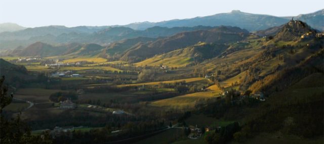 sfondi del ritratto di Federico da Montefeltro - la valle del Metauro