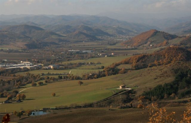 sfondi del ritratto di Federico da Montefeltro - la valle del Metauro