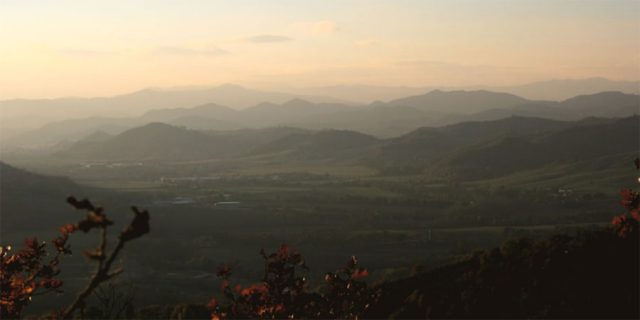 La valle del Metauro all'alba