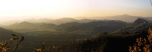 sfondi del ritratto di Federico da Montefeltro - la valle del Metauro